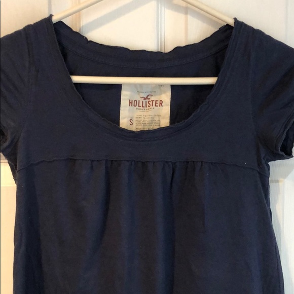 Hollister navy blue T-shirt - Picture 2 of 2